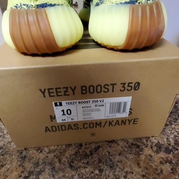 **DEADSTOCK 100% AUTHENTIC YEEZY 350 V2 - Picture 6 of 8